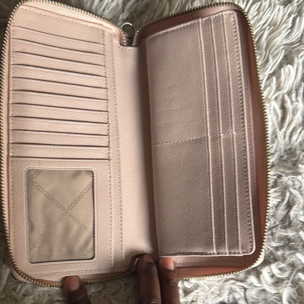 Michael Kors Gold Wallet Chic and Compact - Picture 3 of 5